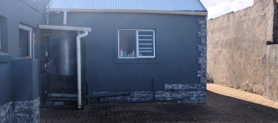 4 Bedroom Property for Sale in Noorsekloof Eastern Cape